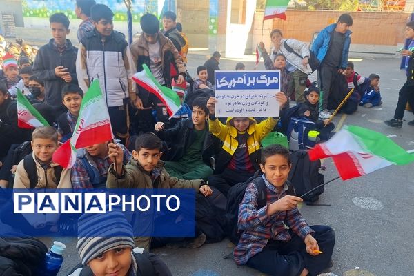 شادی دانش‌آموزان معارف ۶ در جشن پیروزی انقلاب 