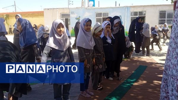 برپایی نماز جماعت  در دبستان شهید نجفی فدافن 