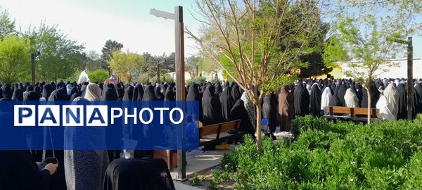 برپایی نماز عید سعید فطر در پارک شهدای کوچه بیوک