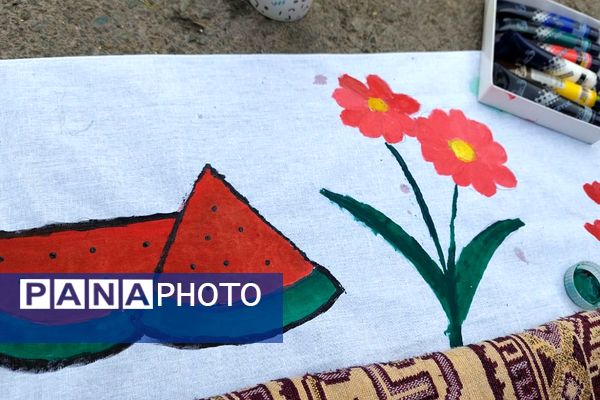 نمایشگاه دست سازه‌های دانش‌آموزان مدرسه شهید شرافت بهارستان‌دو