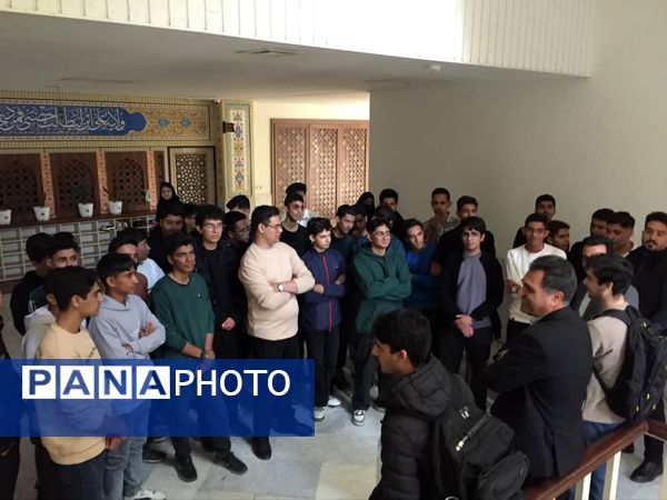 بازدید دانش آموزان دبیرستان نمونه آیت‌الله خامنه‌ای از دانشکده پزشکی دانشگاه فردوسی مشهد