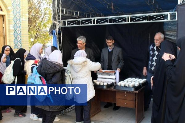 عزاداری باشکوه دانش‌آموزان و مسئولان در سوگ حضرت فاطمه زهرا (س)