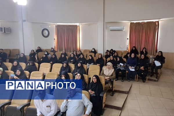 برگزاری کارگاه جهاد تبیین درباره جنگ تحمیلی دوازده روزه در سنندج