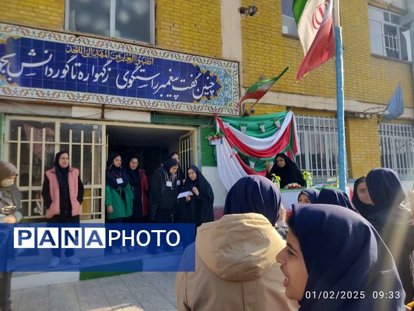 نواختن زنگ انقلاب در دبیرستان نوید ناحیه ۵ مشهد