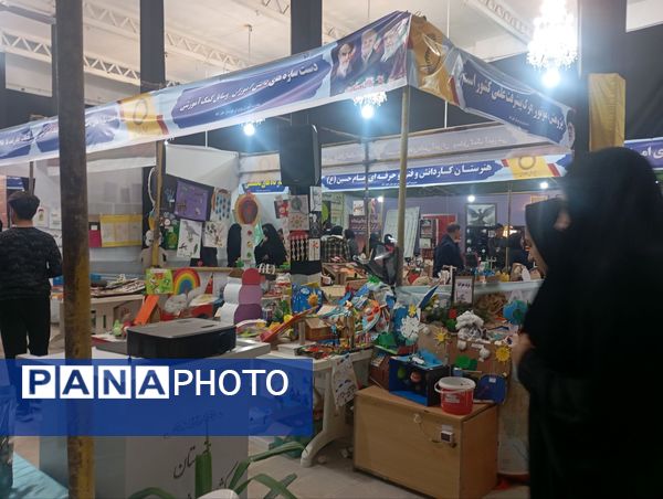 بازدید دانش آموزان هنرستان شهیدشهیدی از نمایشگاه پژوهش و فناوری در خلیل آباد 