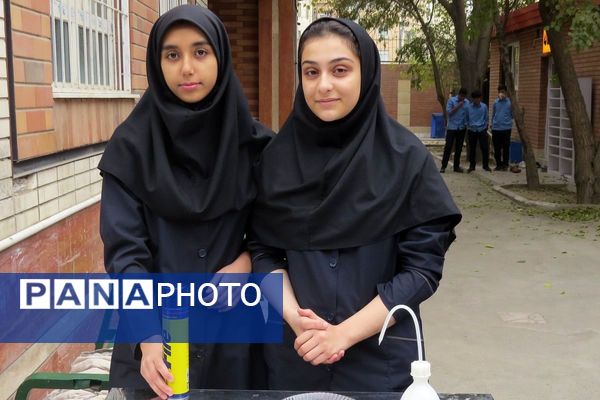 مراسم هفته پژوهش در دبیرستان بانو عفت آهنگری شهرری