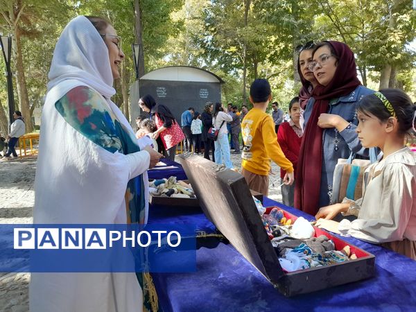 همایش کودک و شاهنامه در آرامگاه فردوسی 