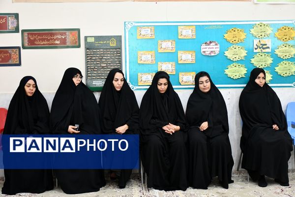 برپایی نمایشگاه آثار دانش‌آموزی در مدرسه متوسطه اول نمونه دولتی امام رضا (ع) فیض‌آباد