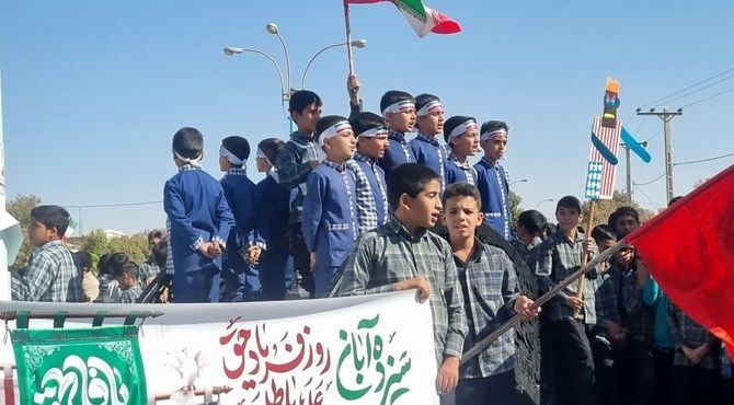 مردم مروست حماسه‌ای دیگر در ۱۳ آبان رقم زدند