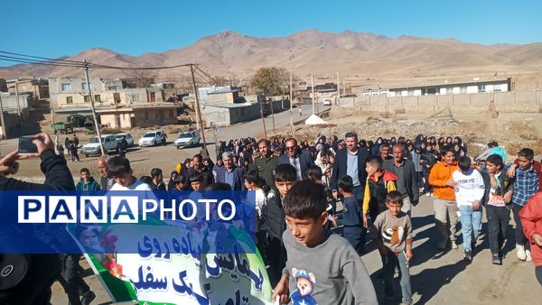 همایش پیاده‌روی صبحگاهی همزمان با هفته بسیج در روستای کمک سفلی اسدآباد