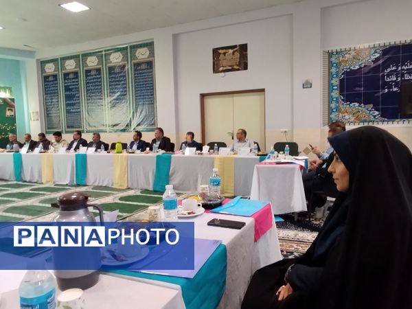 جلسه شورای آموزش و پرورش شهرستان ملارد در مدرسه مالک اشتر روستای قپچاق صفادشت