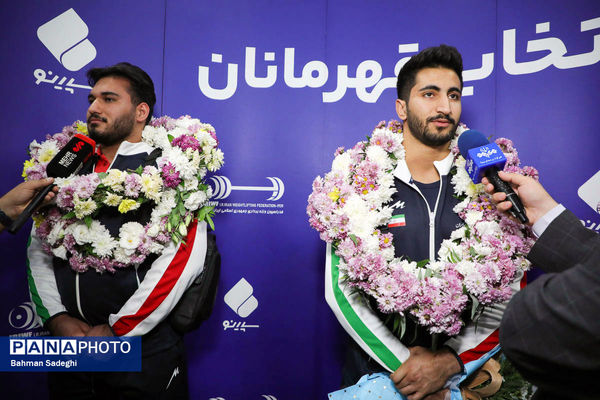 بازگشت تیم ملی وزنه‌برداری با جام قهرمانی‌