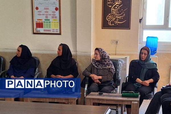 اولین جلسه انجمن اولیا و مربیان در آموزشگاه معارف ۶ شیراز 