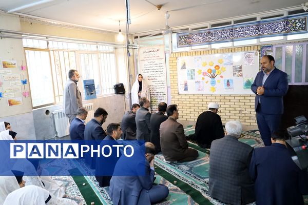 حضور معاون پرورشی و فرهنگی وزارت آموزش وپرورش در نماز جماعت آموزشگاه الزهرا شیراز