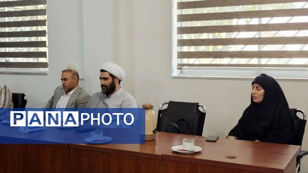 جلسه هماندیشی رئیس سازمان دانشآموزی استان با مدیران مدرسه