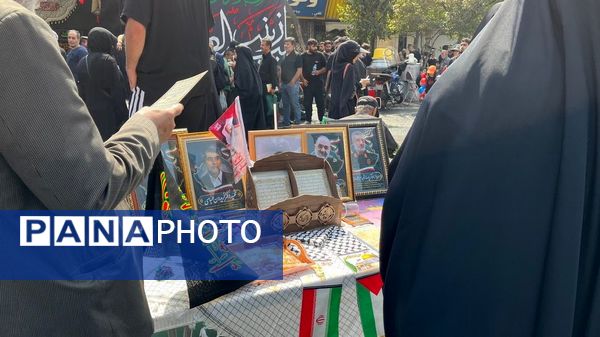 جاماندگان اربعین در خیابان ۱۷ شهریور هم‌قدم با زائران کربلا