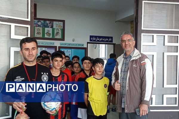  فینال المپیاد ورزشی درون مدرسه‌ای در دبیرستان بشارت بهارستان‌دو 