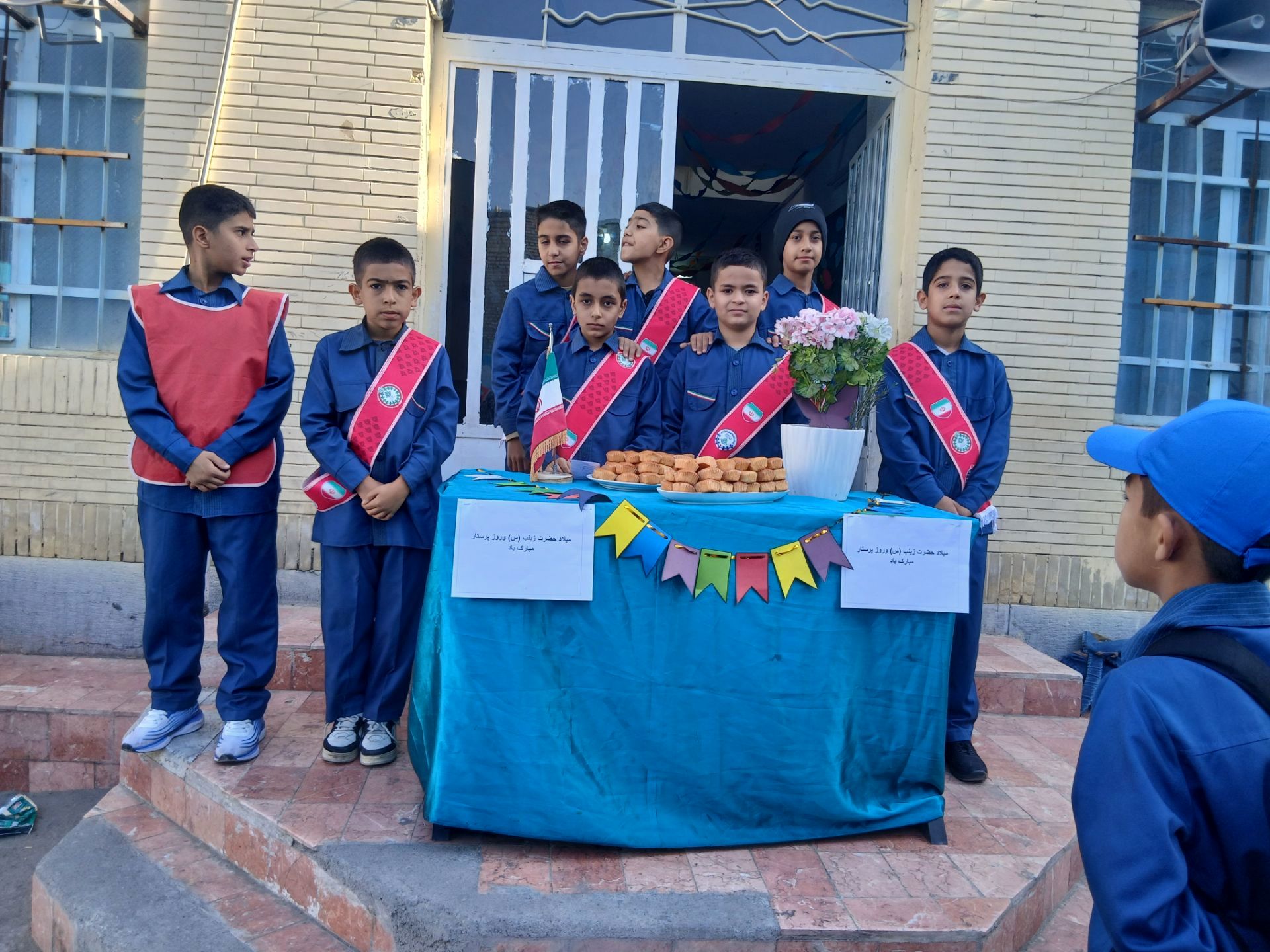 جشن  ولادت حضرت زینب(س) در دبستان عجب شیر