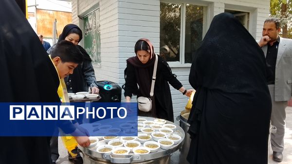 برپایی موکب دانش‌آموزان پیشتاز در منطقه ۱۰ در سالروز شهادت حضرت زهرا (س)