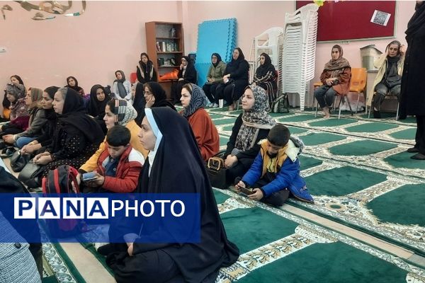 نشست صمیمی انجمن و اولیا پایه هفتم در دبیرستان فرهنگیان ناحیه۷ مشهد