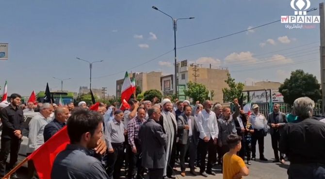  صدای رسای مردم صفادشت در نماز جمعه ،فریاد مرگ بر اسرائیل بود 