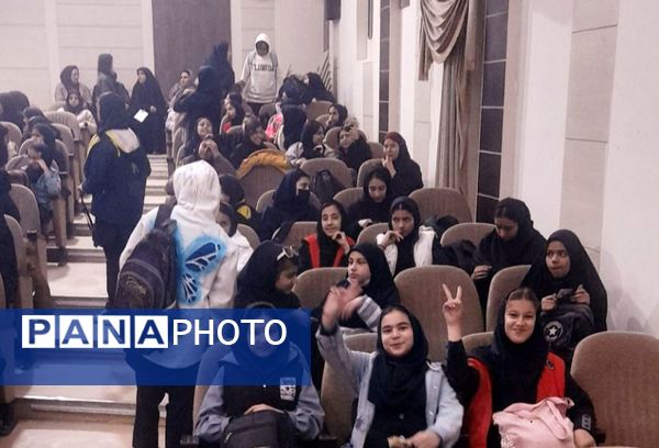 بازدید دانش‌آموزان پایه هفتم دبیرستان میرزا جعفر سروقد از فرهنگسرای انقلاب