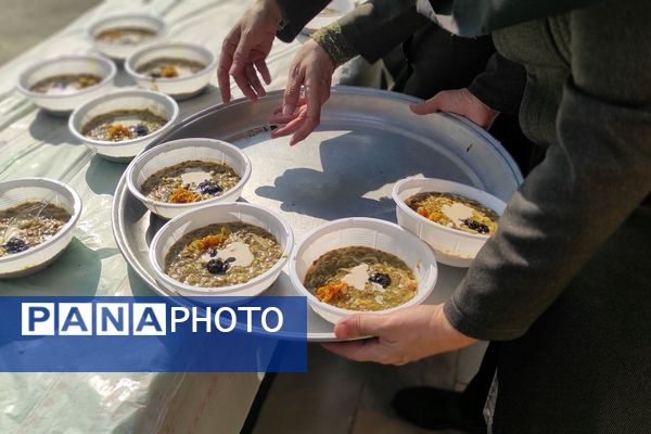 آیین فاطمیه با پخت آش نذری و مراسم عزاداری در دبیرستان شاهد صدیقه طاهره(س) اسلامشهر