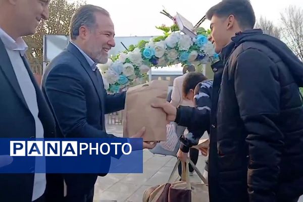 مراسم بدرقه دانش آموزان پسر ناحیه یک و دو شهرری در اردوی راهیان نور 