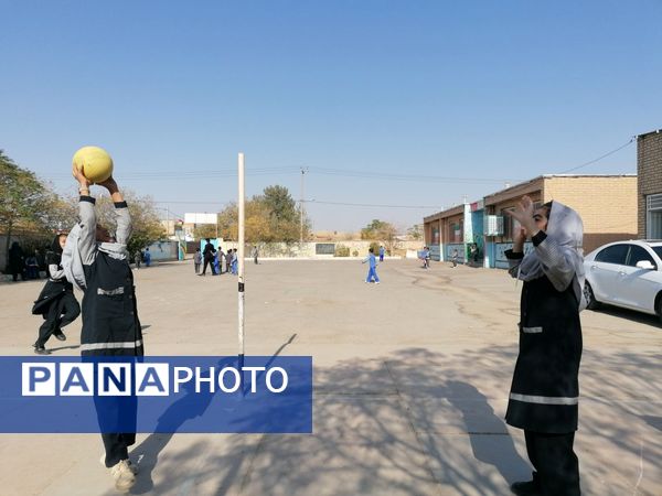 روز پر نشاط همزمان با هفته بهداشت روان در مدرسه تکتم خلیل آباد 