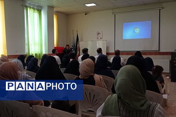 تجلیل از دانش‌آموزان برگزیده استانی طرح دادرس دبیرستان فرزانگان یک اسلامشهر