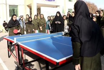 رقابت و رفاقت در حیاط مدرسه سعید کازارنی شهرستان ملارد