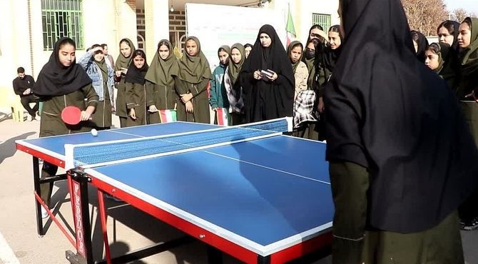 رقابت و رفاقت در حیاط مدرسه سعید کازارنی شهرستان ملارد