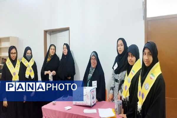 اولین جلسه ارتباط بین خانه و مدرسه در دبیرستان شاهد تکتم 
