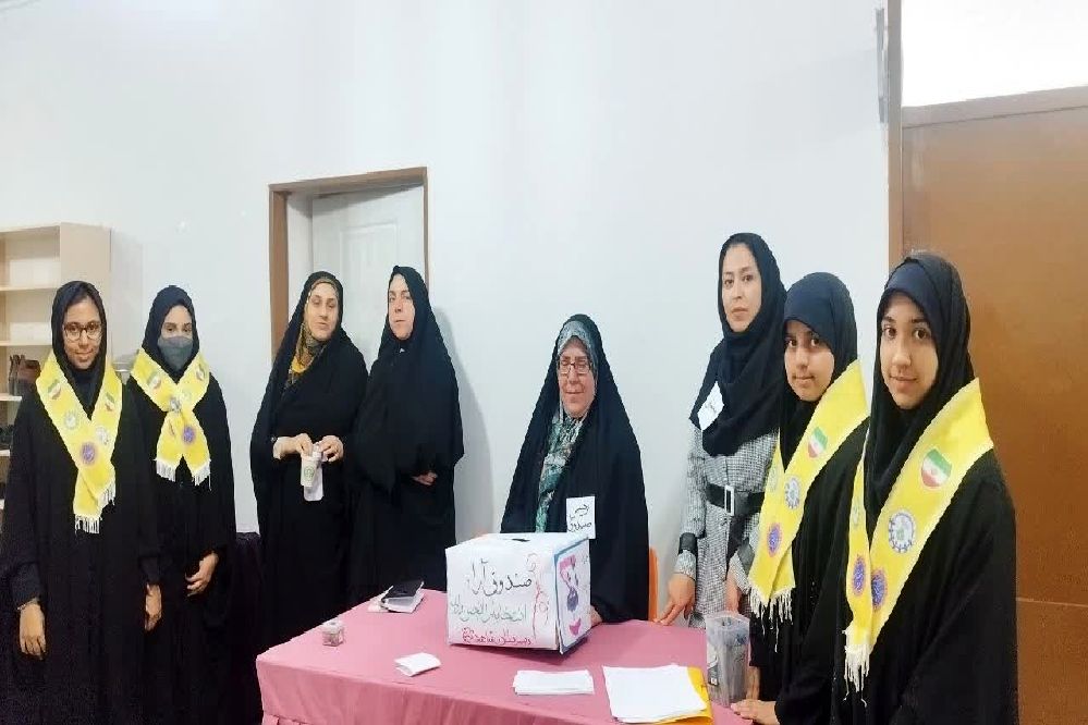 اولین جلسه ارتباط بین خانه و مدرسه در دبیرستان شاهد تکتم 