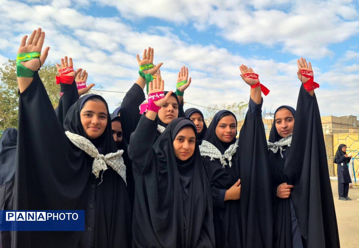 حضور پرشور دانش‌آموزان شهرستان صالح‌آباد در راهپیمایی روز ۱۳ آبان