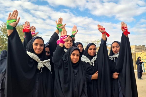 حضور پرشور دانش‌آموزان شهرستان صالح‌آباد در راهپیمایی روز ۱۳ آبان