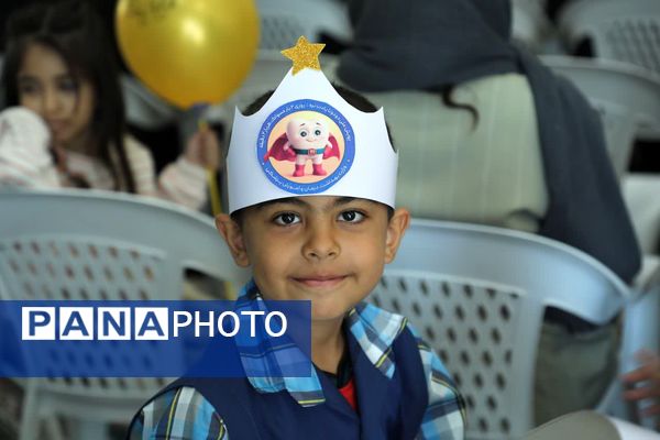 لبخند در صف صبحانه