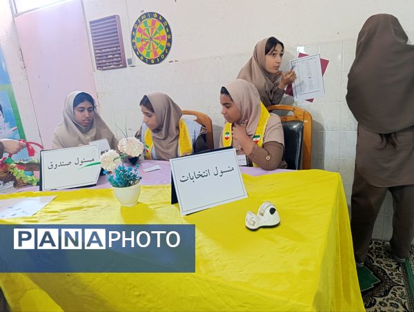 انتخابات شورای دانش‌آموزی در مدرسه خلیج‌فارس بوموسی 