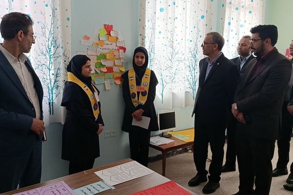 بازدید مسئولین استانی  از دبیرستان فرزانگان