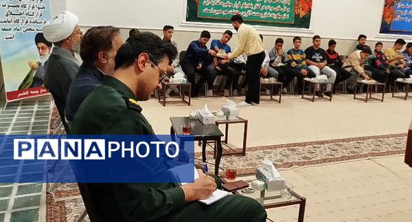 دیدار فرماندهان بسیج دانش آموزی مدارس کاشمر با امام‌ جمعه شهرستان