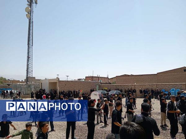هیئت زنجیرزنی در روستای فیض آباد در صبح عاشورای حسینی 
