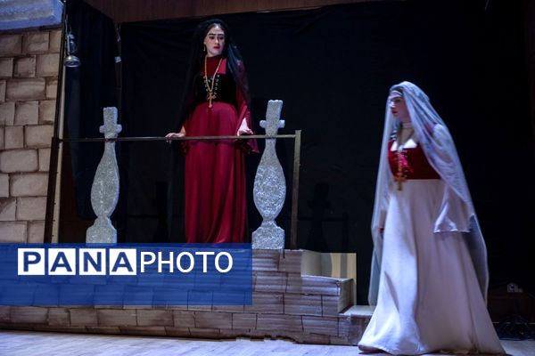 تئاتر «ترسا و پارسا» در جوانرود 