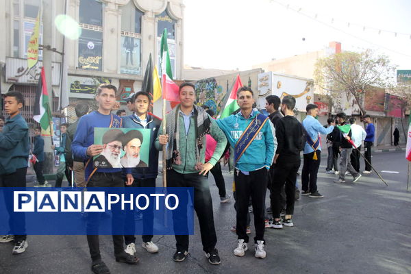 جلوه‌هایی از حضور حماسی دانش‌آموزان قم در راهپیمایی یوم الله ۱۳ آبان