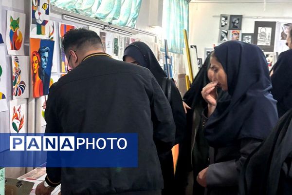 نمایشگاه دست‌سازه‌های خلاق در هنرستان تقوی‌پیشگان بهارستان۲