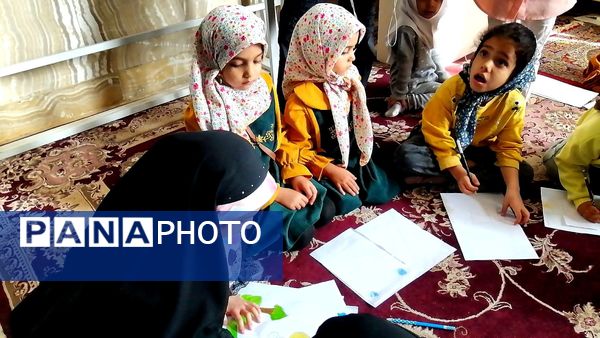 برپایی غرفه کودک در حاشیه نماز جمعه شهرستان کاشمر