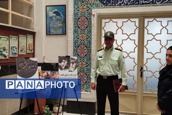 برگزاری نمایشگاه شناخت خطرات و آسیب های جامعه به مناسبت هفته نیروی انتظامی در دبیرستان صدیقه طاهره ناحیه یک شهرری