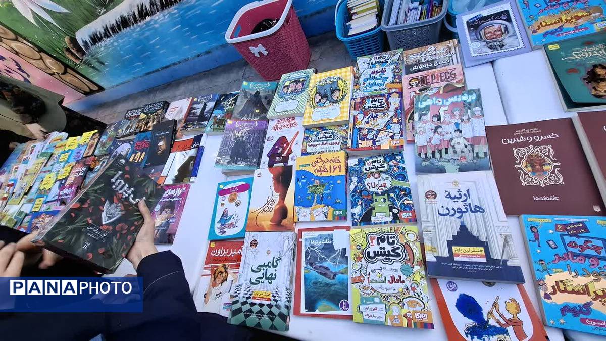هفته کتاب و کتابخوانی در دبیرستان بهار آزادی قائمشهر