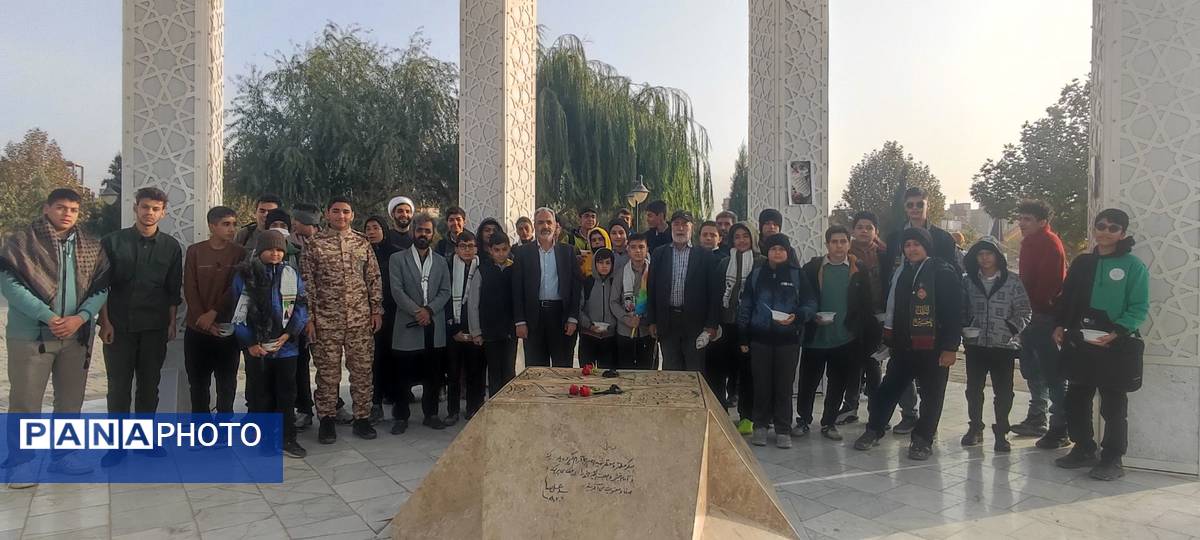 زیارت عاشورا و غبار روبی مزار شهدای گمنام نیشابور