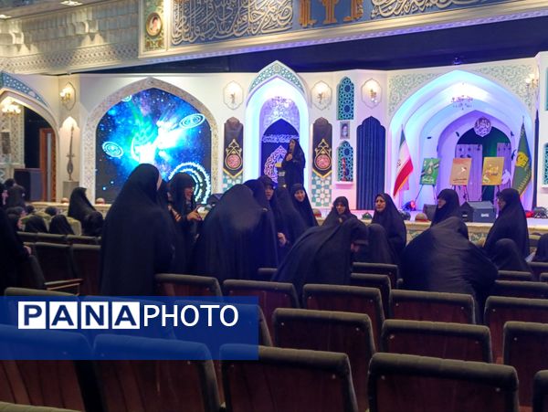 نشست ویژه بانوان پیرغلام حسینی در مشهد؛ جلوه‌ای از هم‌افزایی و معنویت