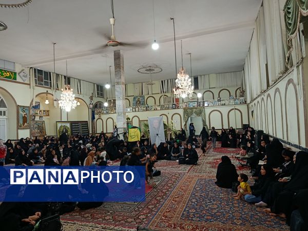 حضور کودکان در مراسم شب ششم محرم در حسینیه حیدری شهرستان کاشمر 
